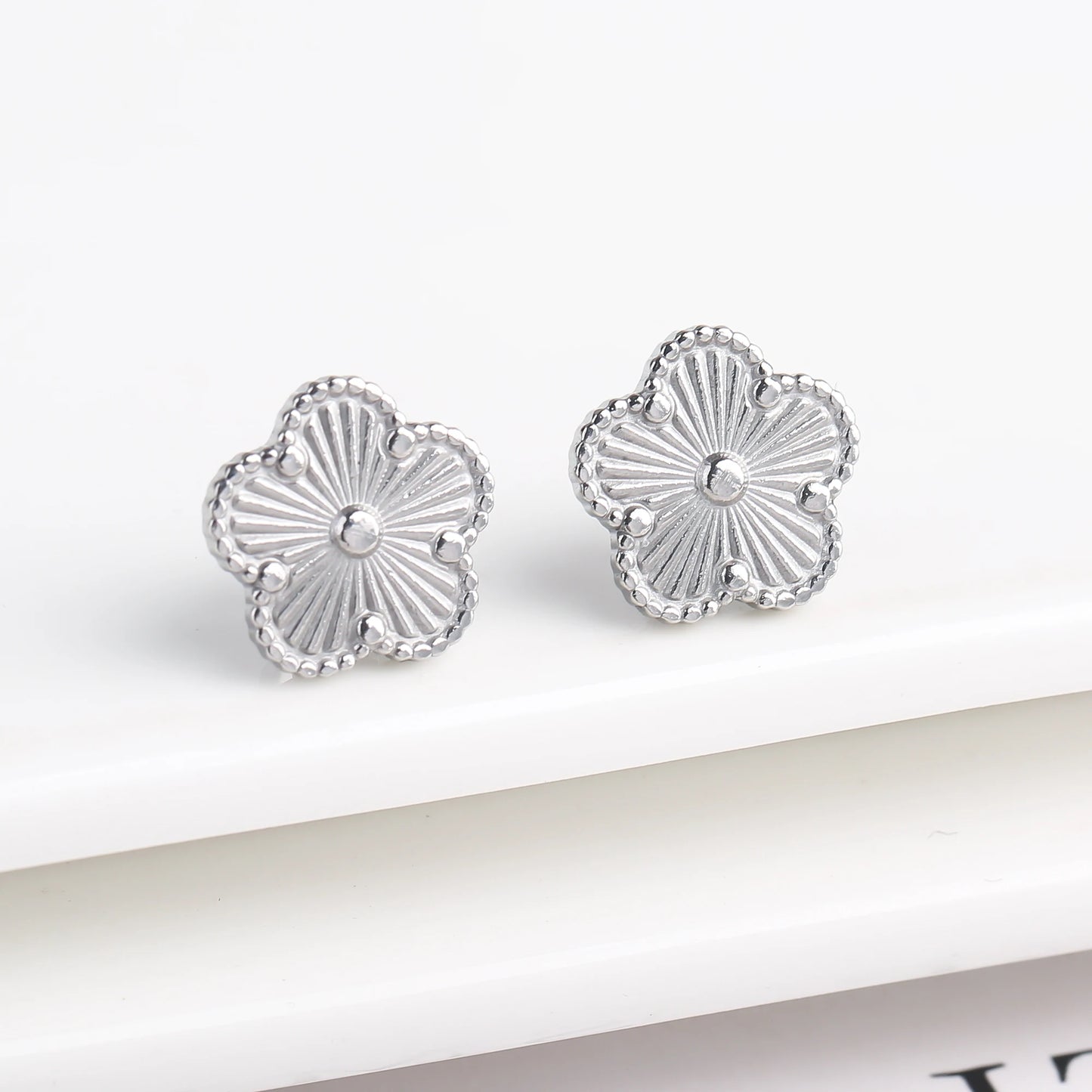Metal Laser Five Leaf Flower Bracelet Necklace Earrings Jewelry Set Classic For Woman Stainless Steel Jewelry Daily Wear Clover